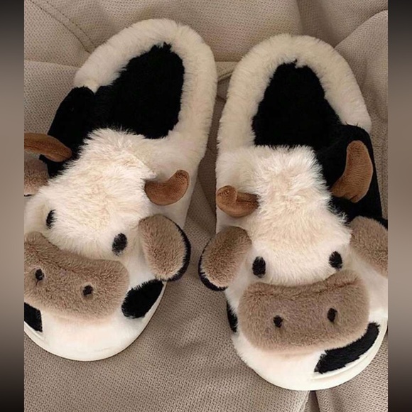Cow Slippers - Picture 1 of 2